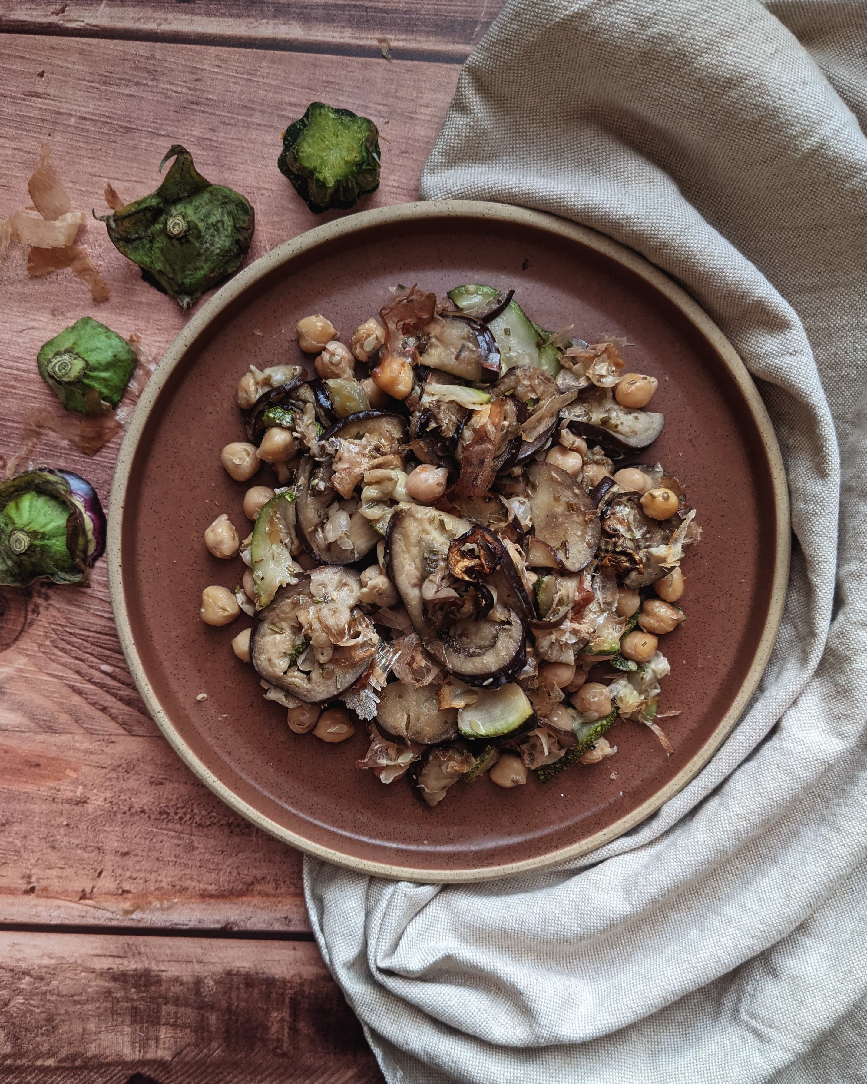 Photo of a chickpeas salad with aubergine and zucchini